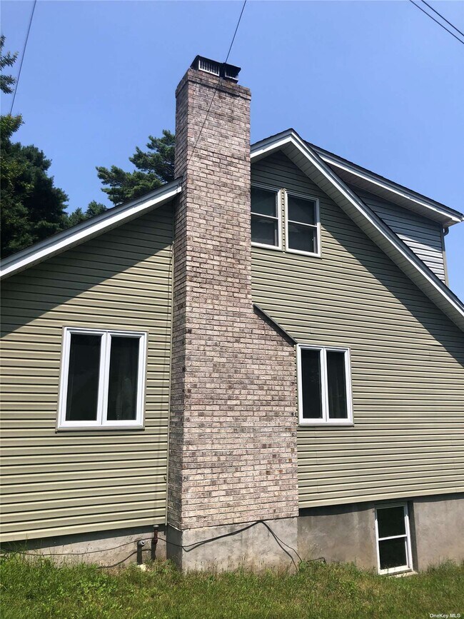 Primary Photo - 231 Evergreen Ave