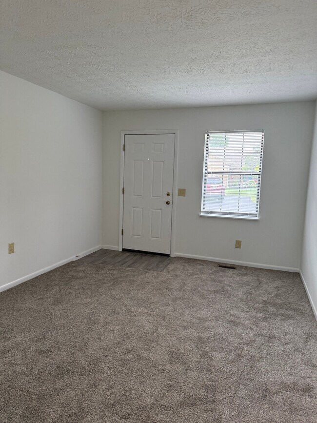Building Photo - 889 Peach Leaf Dr