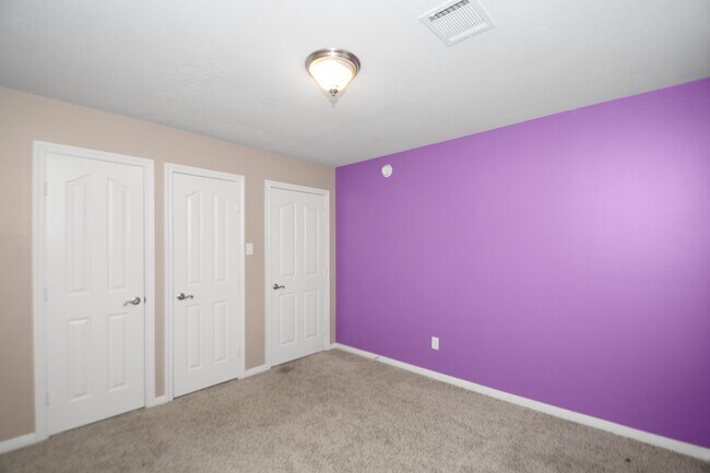 Building Photo - 2103 Paintbrush Ave