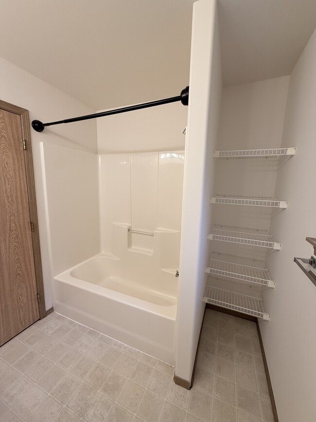 Building Photo - 502 91st Ave SE