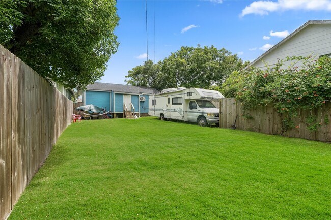 Building Photo - 4912 Avenue R