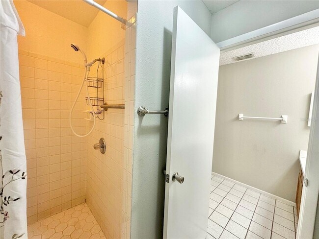 Building Photo - 8302 Waterview Way