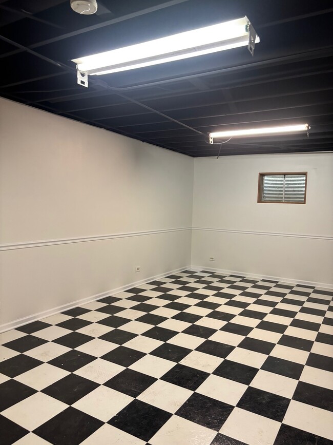 Building Photo - 4080 N Parkside Dr