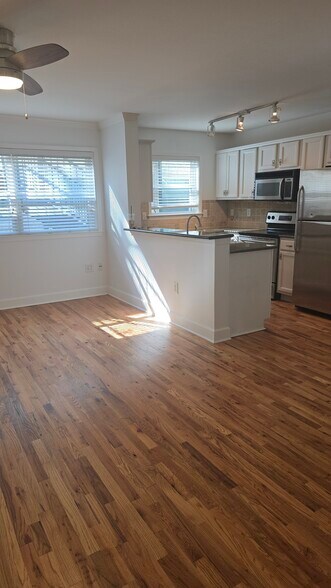 Building Photo - 48 Peachtree Ave NE