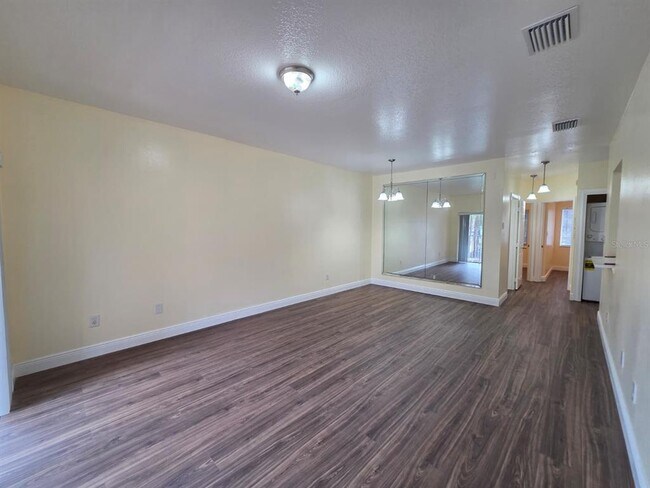 Building Photo - 515 Villa Del Sol Cir