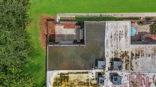 Building Photo - 388 Lake Arbor Dr