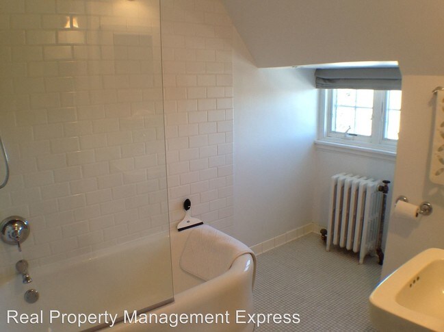 Building Photo - 1 W Penmarch Pl