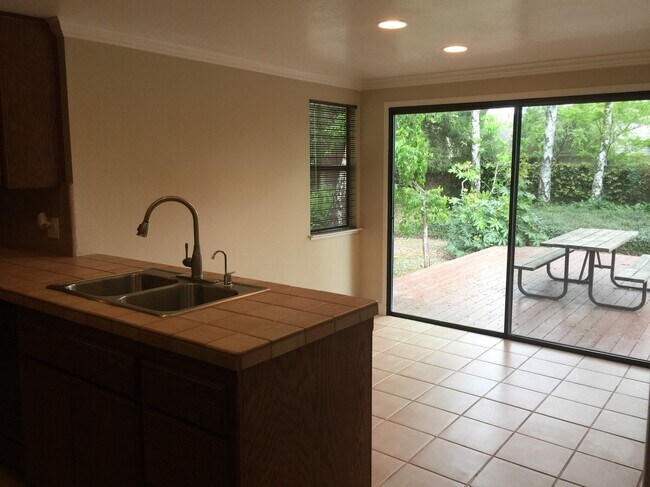 Building Photo - 3 B/R 2.5 BA-Beautiful Home in Nice Yuba City Neighborhood AVAILABLE NOW