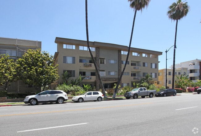 The Savoy - 330 crescent drive, Beverly Hills CA 90210