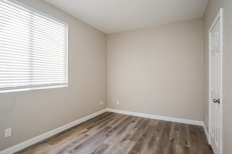 Building Photo - 8185 Flanders Terrace Dr