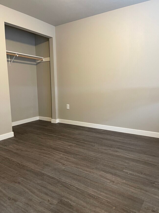Building Photo - Grand Coulee Apartments