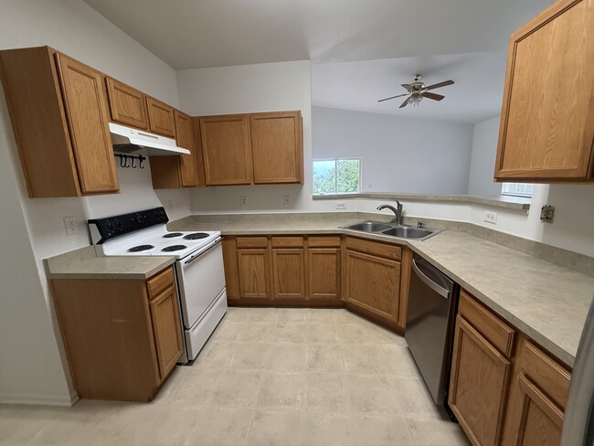 Building Photo - 7175 Leeside View