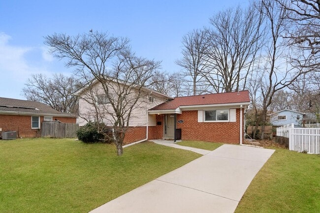 Building Photo - 4 Bed 3 Bath - Takoma Park Split Level - Move In Ready