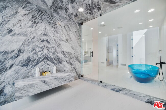 Building Photo - 30020 Morning View Dr