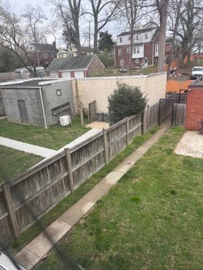 Building Photo - 8611 Flower Ave - Unit 1  - Sunny 2 Bed in Tacoma Park!  Pet’s Allowed! Parking!