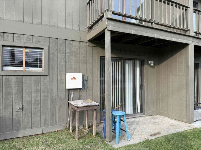 Building Photo - 2000 Greens Blvd