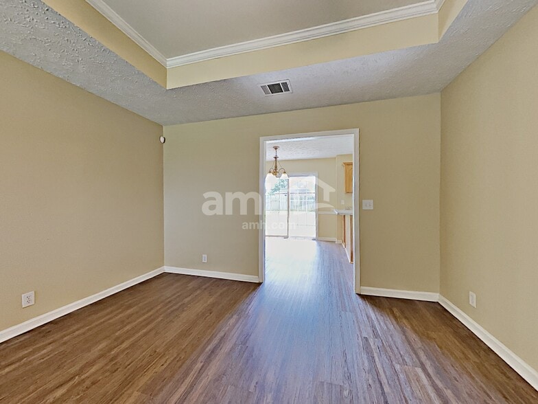 Building Photo - 9009 Lomond Dr