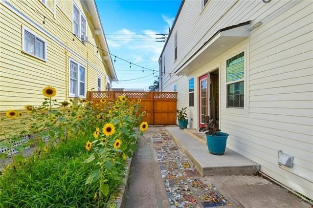 Building Photo - 1324 Cambronne St