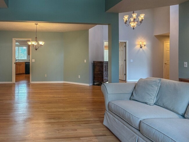 Building Photo - Arranmore 2 Bedroom with Den Available Now !