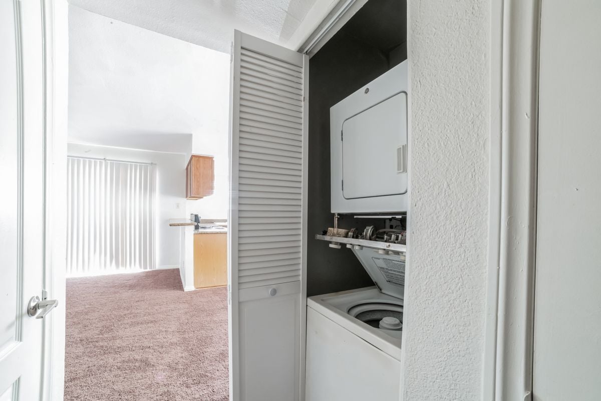 Building Photo - 7200 W Pirates Cove Rd