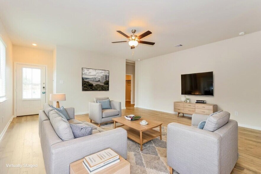 Building Photo - 15642 Plum Brk Dr