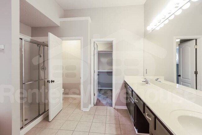 Building Photo - 4 Bed 2.5 Bath Northland Beauty For Rent!