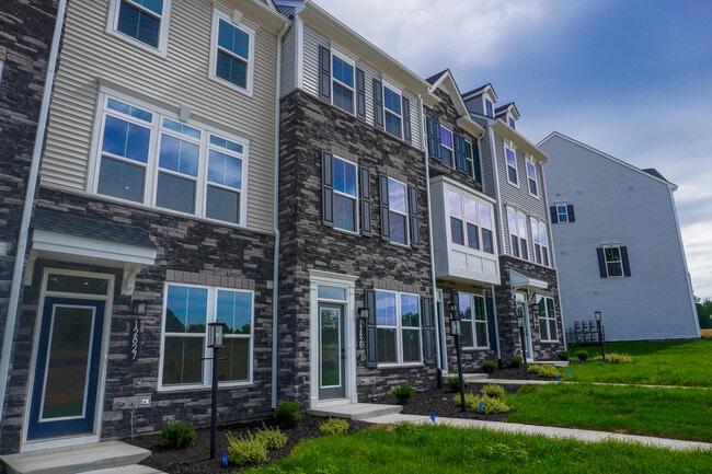 Building Photo - 12805 Red Clover Wy