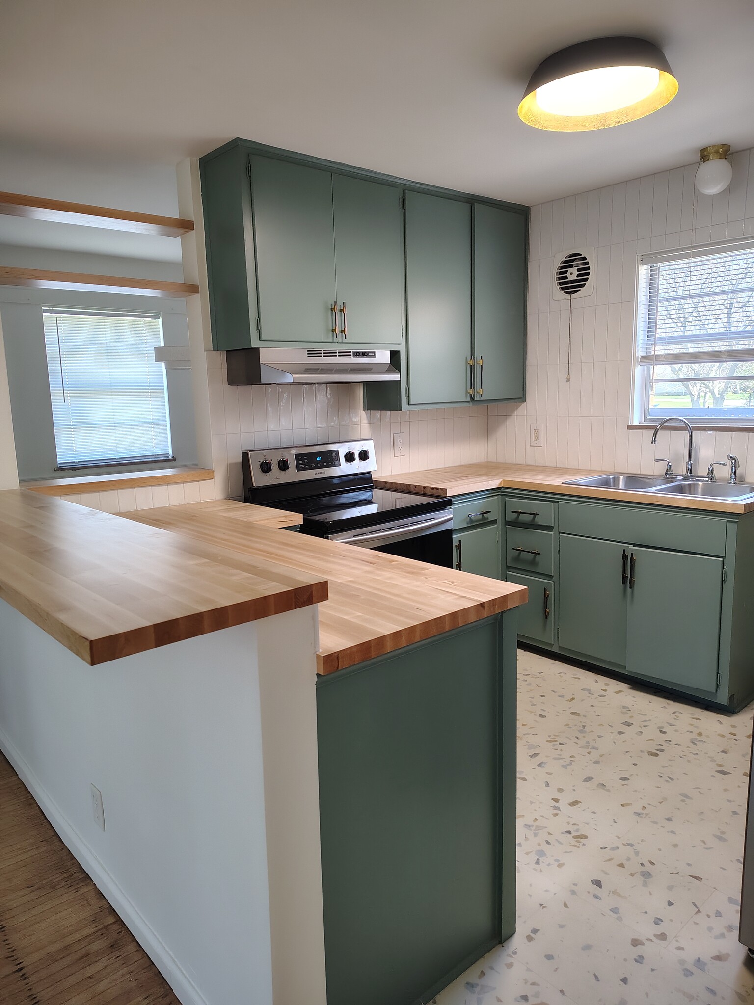 Building Photo - 1651 W 57th St