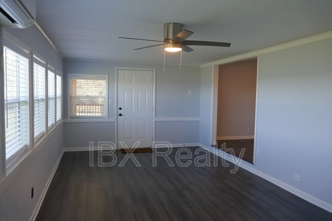 Building Photo - 144 Edgewater Dr