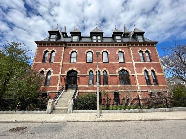 Building Photo - 28 Seaverns Ave
