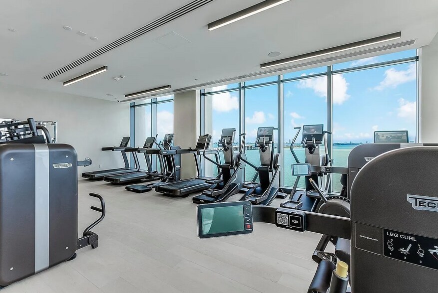 Building Photo - 3131 NE 7th Ave