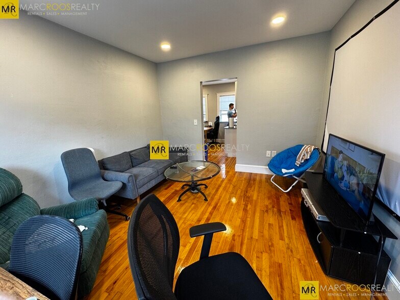 Building Photo - 28 Frederick Ave