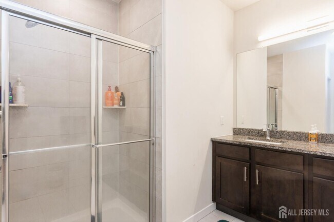 Building Photo - 727 Lorhan Dr