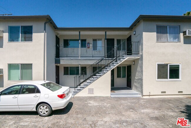 Building Photo - 6640 Woodman Ave