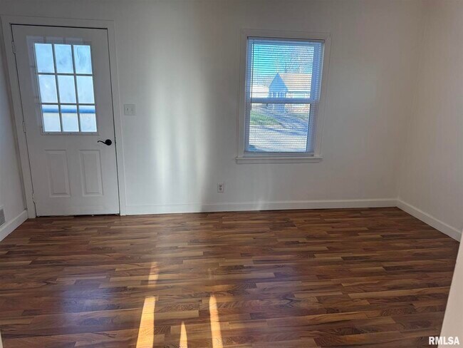 Building Photo - 3741 Keota Ave