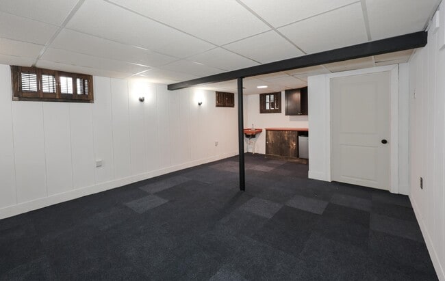 Building Photo - 245 Calef Rd