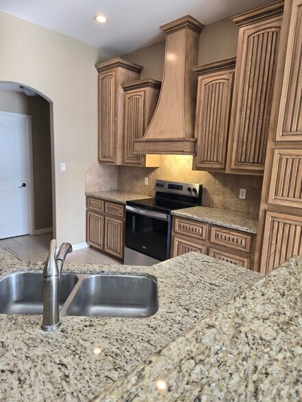 Building Photo - 3711 Timberwood Dr