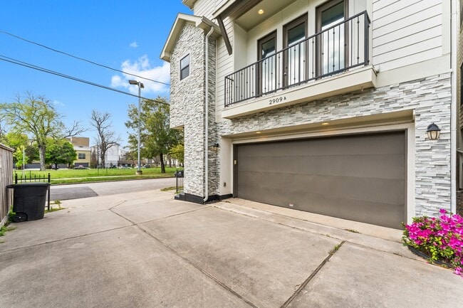 Building Photo - 2909 Gillespie St