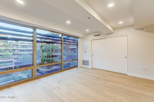 Building Photo - 7121 E Rancho Vista Dr
