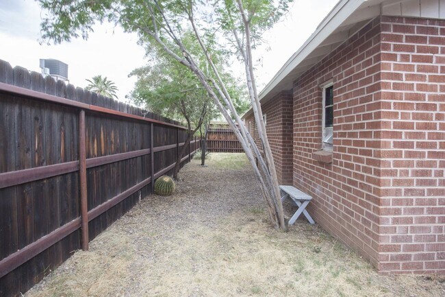 Building Photo - 2316 N Richey Blvd