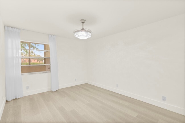 Building Photo - 361 Normandy Ln