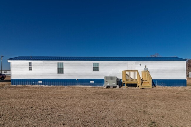 Building Photo - IMMACULATE 3 BR | 2 BA in Pikeville! Lawn ...
