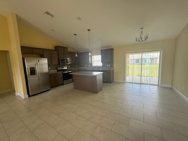 Building Photo - Spacious 4BR/2BA Home in Oaks at Ocala Cro...