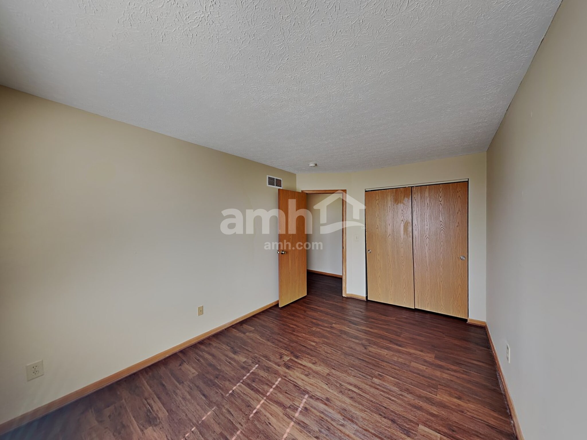 Building Photo - 1064 Amherst Blvd