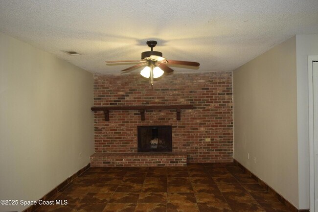 Building Photo - 326 Decordre Rd SE