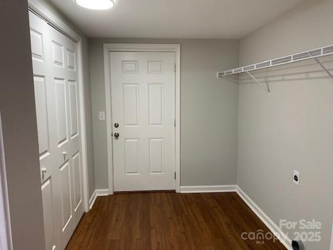 Building Photo - Move-In Ready 3BR/2BA with New Appliances ...