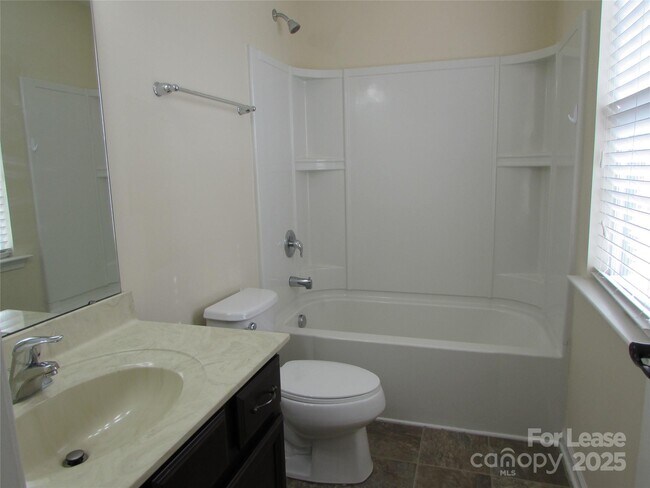 Building Photo - 180 Silverspring Pl