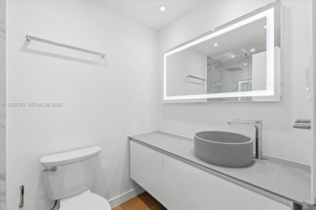 Building Photo - 1000 West Ave