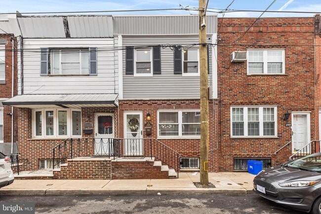 Building Photo - 2335 S Chadwick St