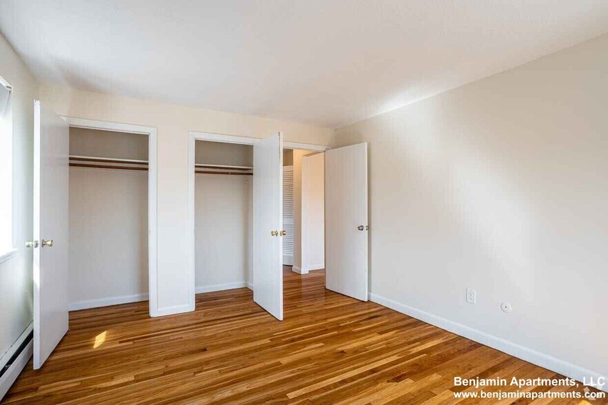 Building Photo - 112 Dustin St